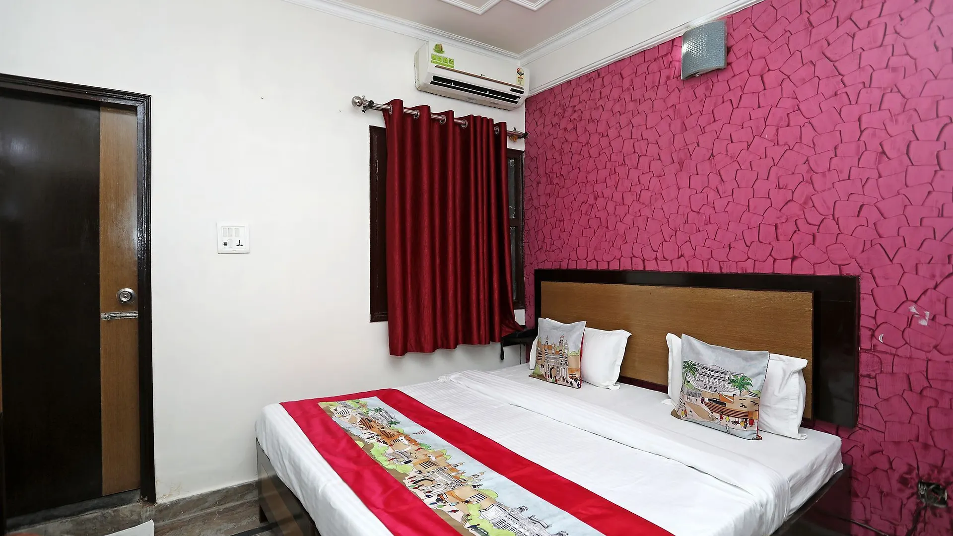 Oyo 10961 Near Railway Station Hotel Agra  India